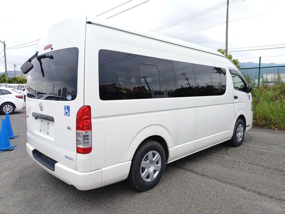 2018 Toyota Hiace auction photo 2