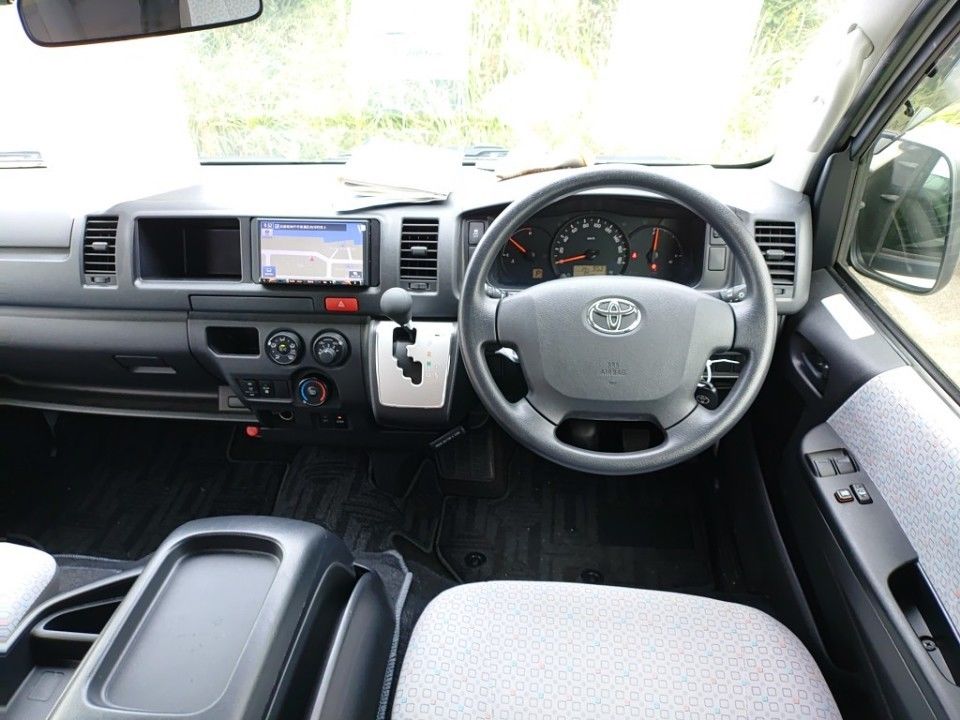 2018 Toyota Hiace auction photo 3