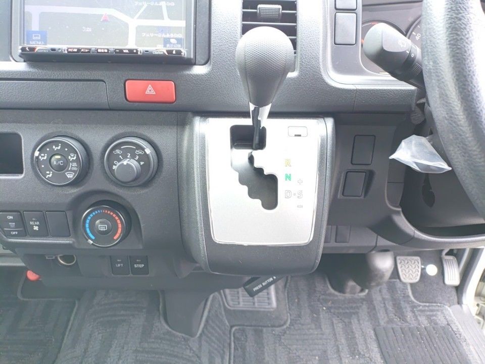 2018 Toyota Hiace auction photo 12