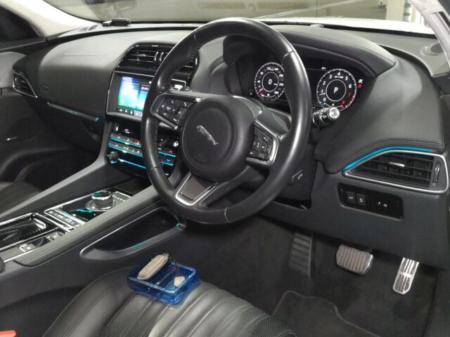 2019 Jaguar Fペイス Portfolio 4WD auction photo 3