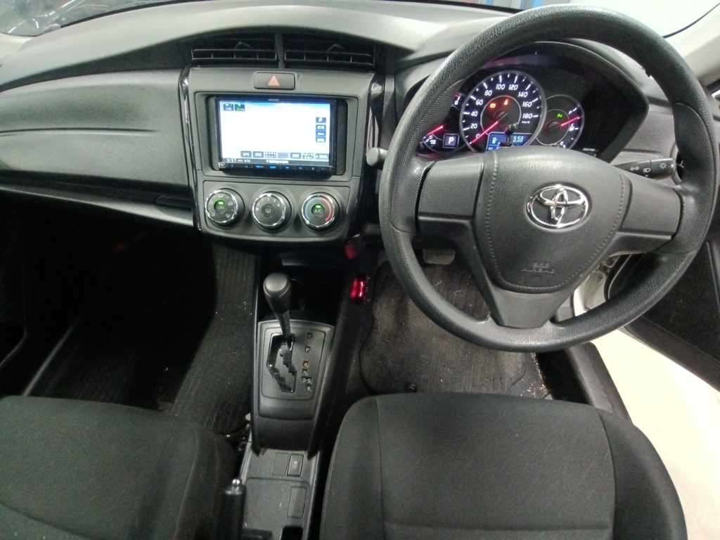 2021 Toyota Corolla Axio EX 4WD auction photo 11