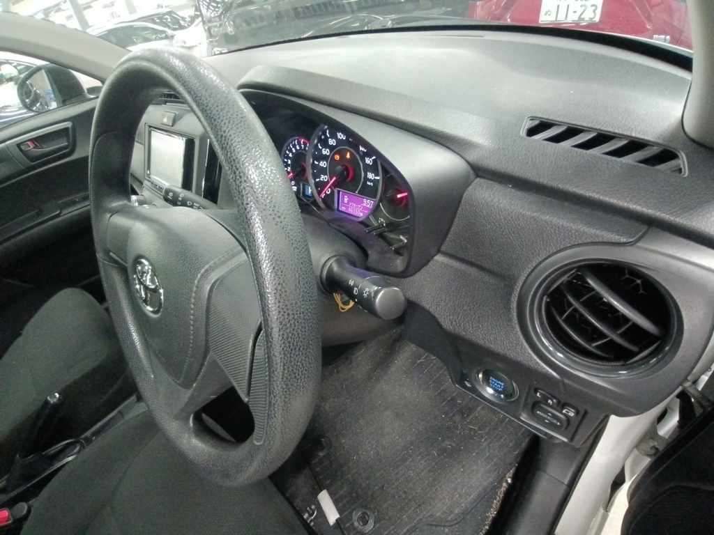 2021 Toyota Corolla Axio EX 4WD auction photo 9