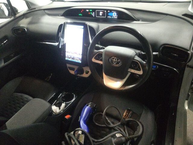 2017 Toyota Prius PHEV A auction photo 3