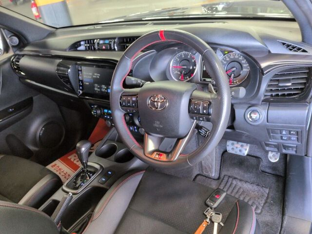 2024 Toyota Hilux Z GR Sport 4WD auction photo 6