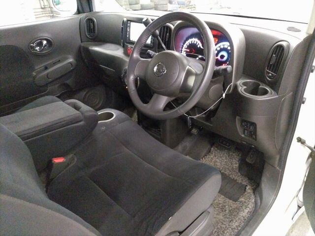 2010 Nissan Cube 15X FOUR Vセレク 4WD auction photo 3