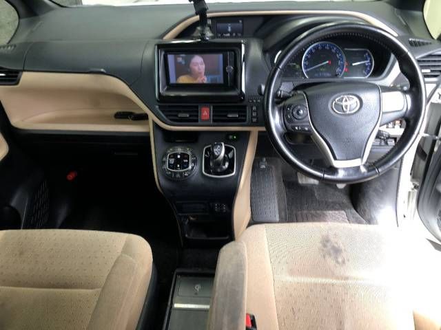 2014 Toyota Noah ハイブリッドG auction photo 4