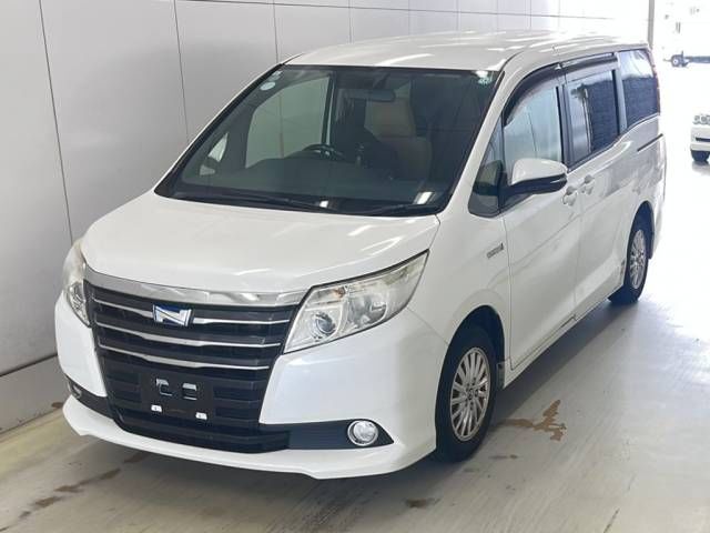 2014 Toyota Noah ハイブリッドG Japan auction vehicle