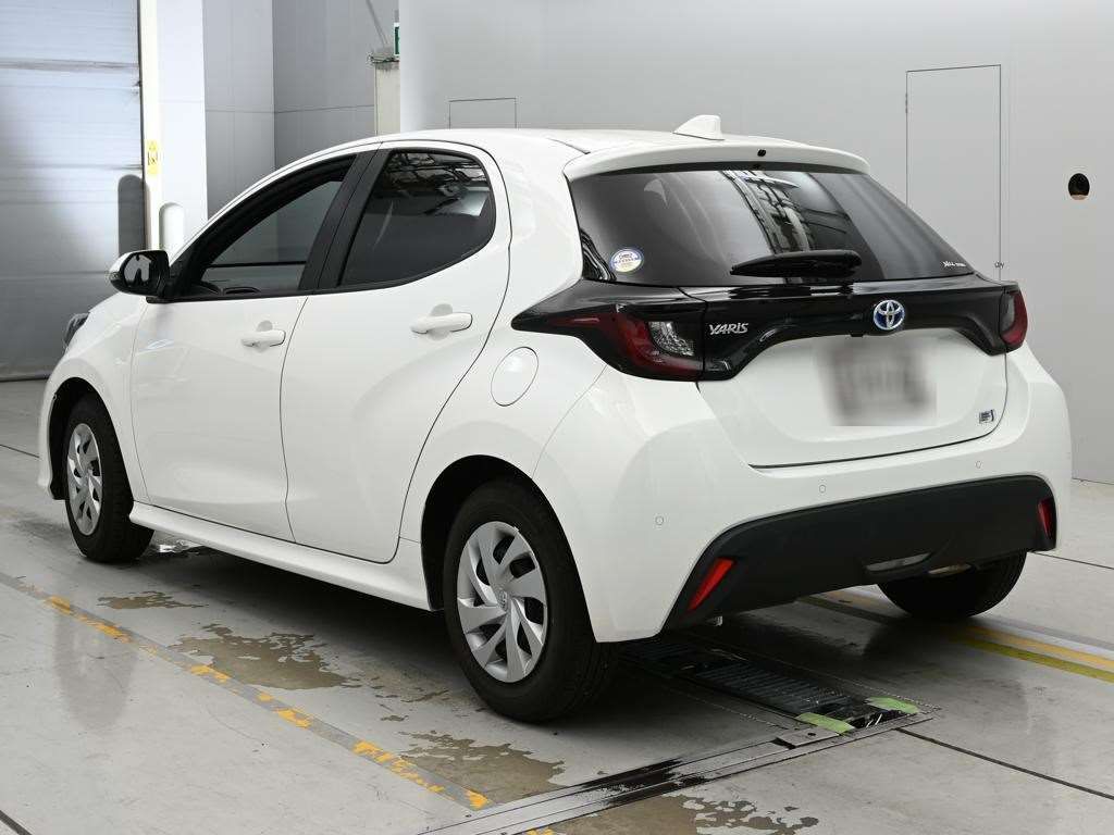 2023 Toyota Yaris ハイブリッドX auction photo 6