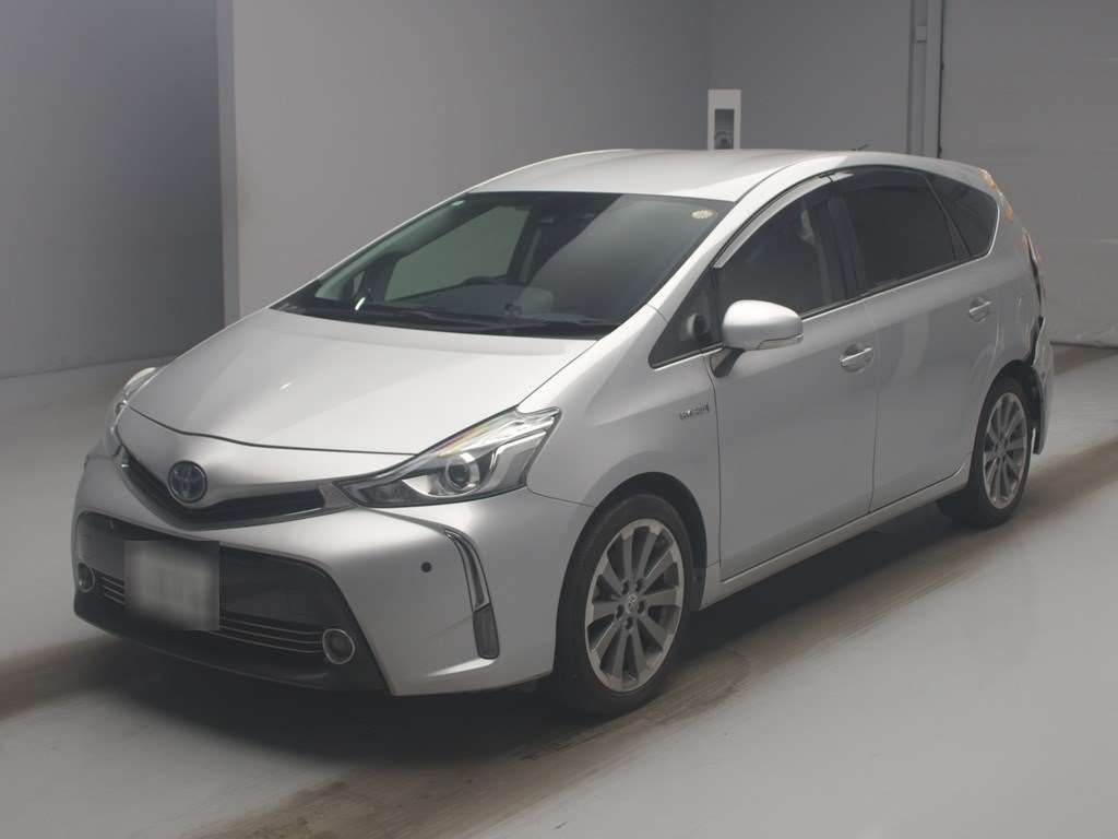 2020 Toyota Prius Alpha S Japan auction vehicle