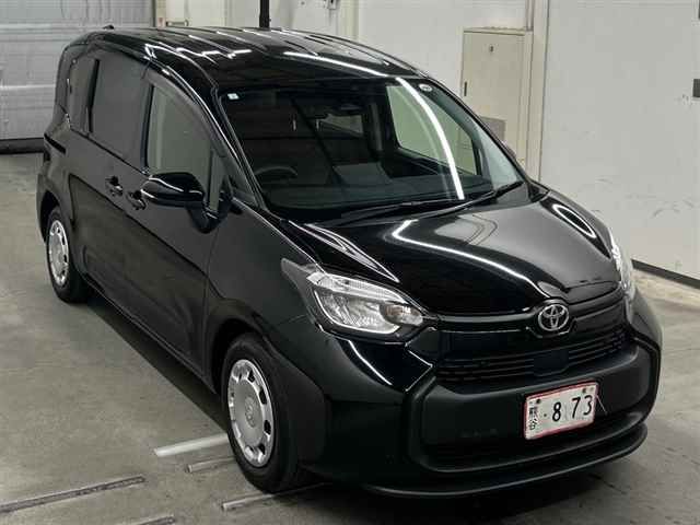 2023 Toyota Sienta X Japan auction vehicle