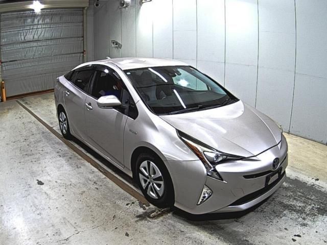 Japan Auction Vehicles 5 2016 Toyota Prius A auction photo