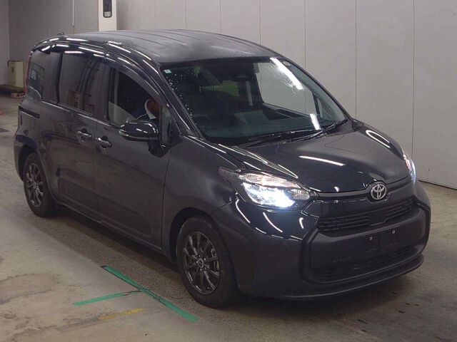 Japan Auction Vehicles 8 2024 Toyota Sienta Hybrid G auction photo