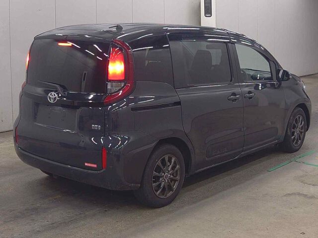 2024 Toyota Sienta Hybrid G auction photo 5