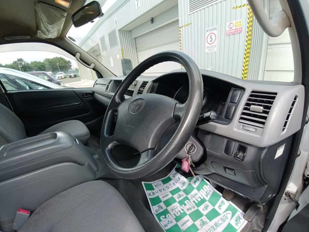 2005 Toyota Hiace DX auction photo 9