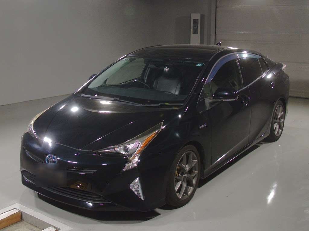 Japan Auction Vehicles 4 2017 Toyota Prius S auction photo