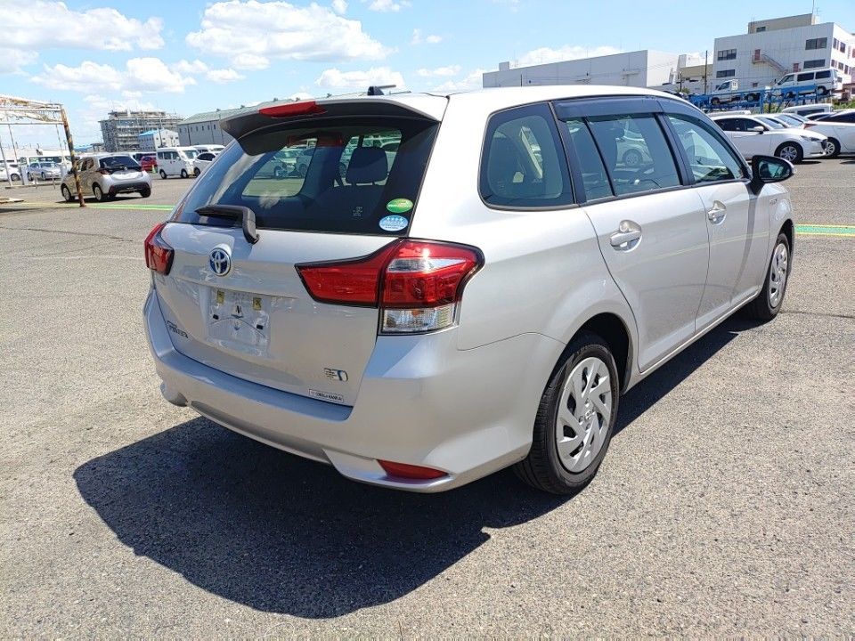 2019 Toyota Corolla Fielder auction photo 2