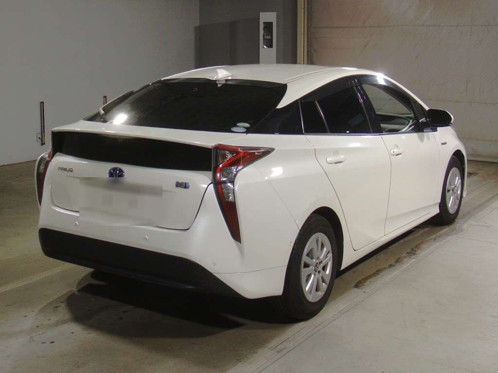 2017 Toyota Prius Sセーフティプラス auction photo 2