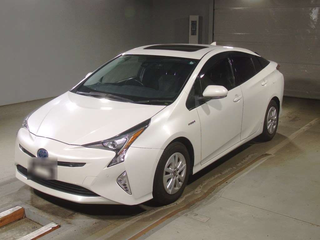 Japan Auction Vehicles 4 2017 Toyota Prius Sセーフティプラス auction photo