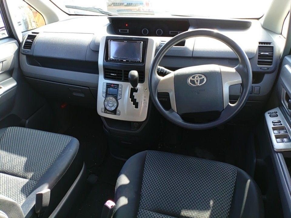 2009 Toyota Noah auction photo 3