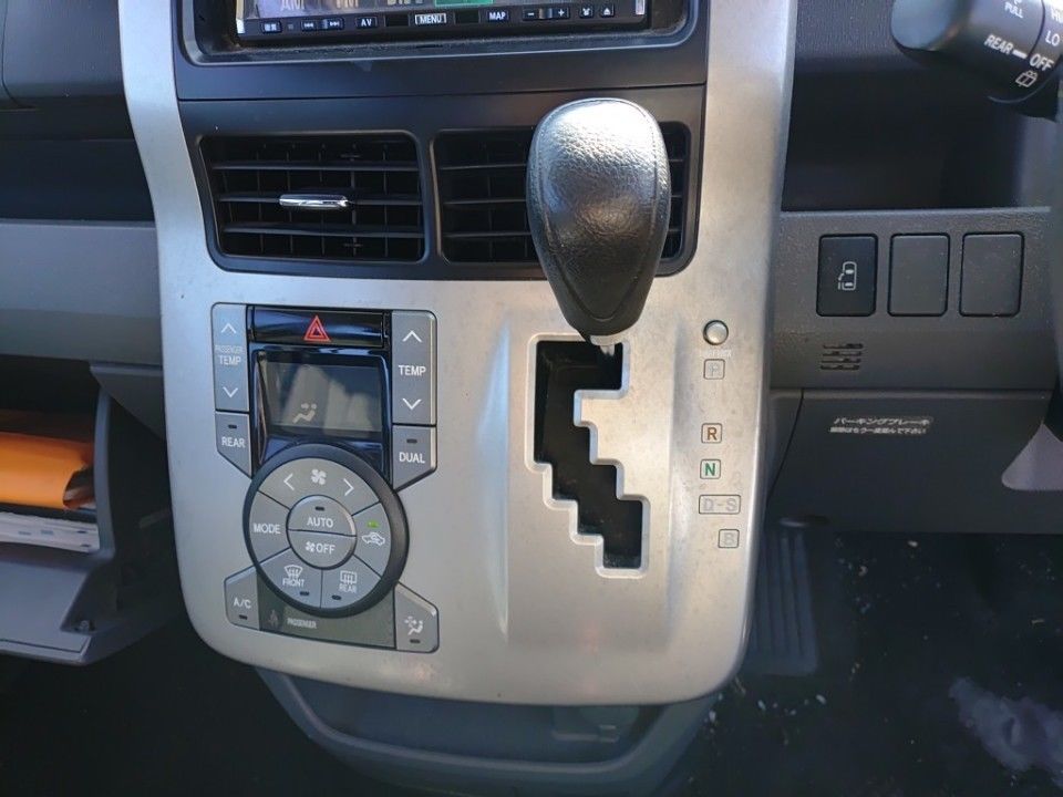 2009 Toyota Noah auction photo 12