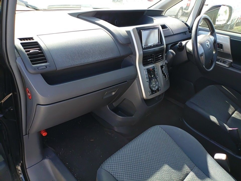 2009 Toyota Noah auction photo 16