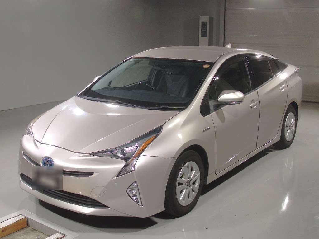 Japan Auction Vehicles 4 2016 Toyota Prius S auction photo