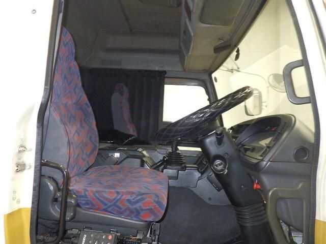 2004 Isuzu tractor auction photo 5