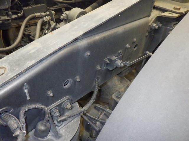 2004 Isuzu tractor auction photo 4
