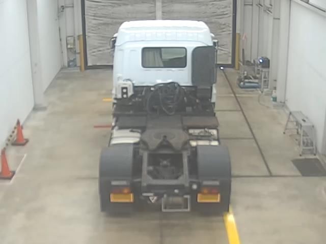 2004 Isuzu tractor auction photo 3