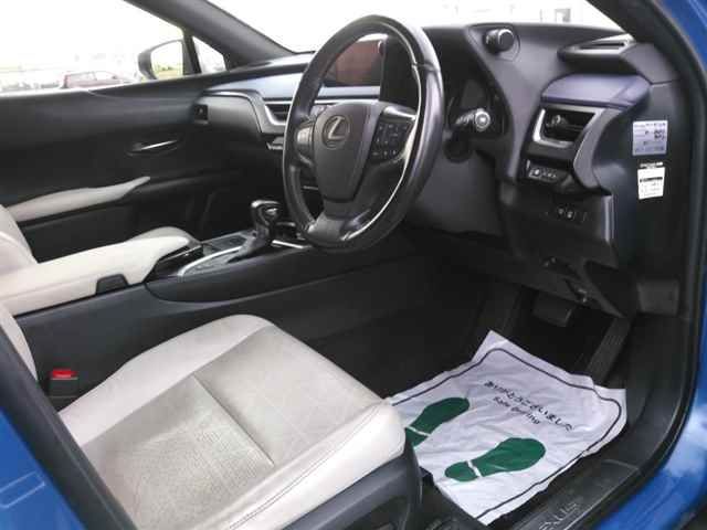 2018 Lexus UX200 Ver. L auction photo 3