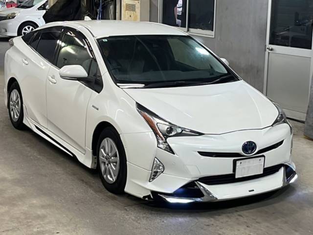 2017 Toyota Prius Sセーフティプラス モデリスタエアロ auction photo 4