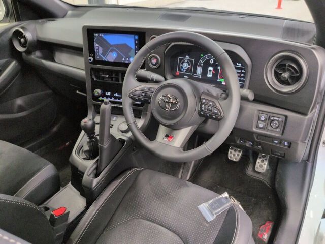 2025 Toyota GR Yaris RZ High Performance 4WD auction photo 3