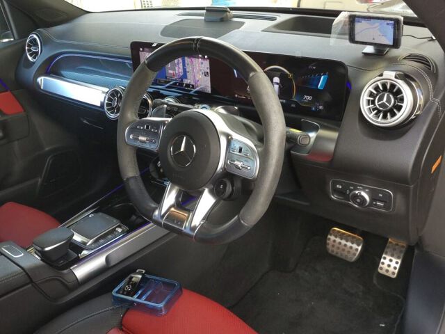 2021 Mercedes-AMG GLB GLB35 4-speed AMG package 4WD auction photo 3
