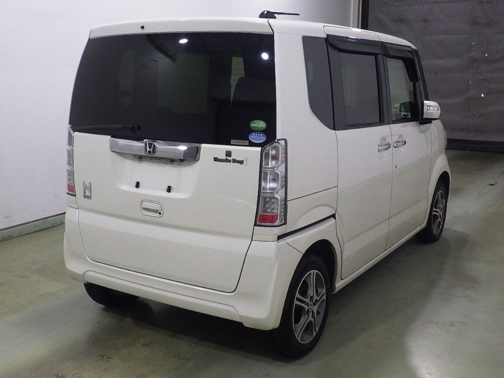 2017 Honda N-BOX 4WD SSパッケージ auction photo 2