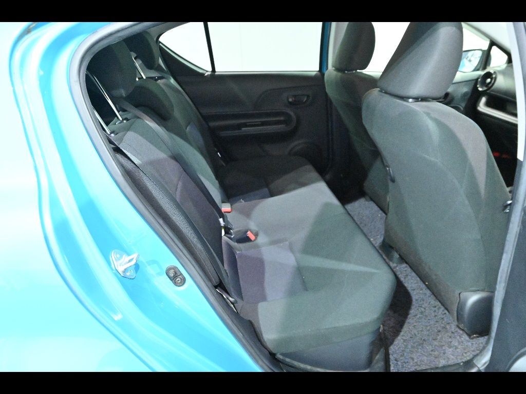 2017 Toyota Aqua S auction photo 7