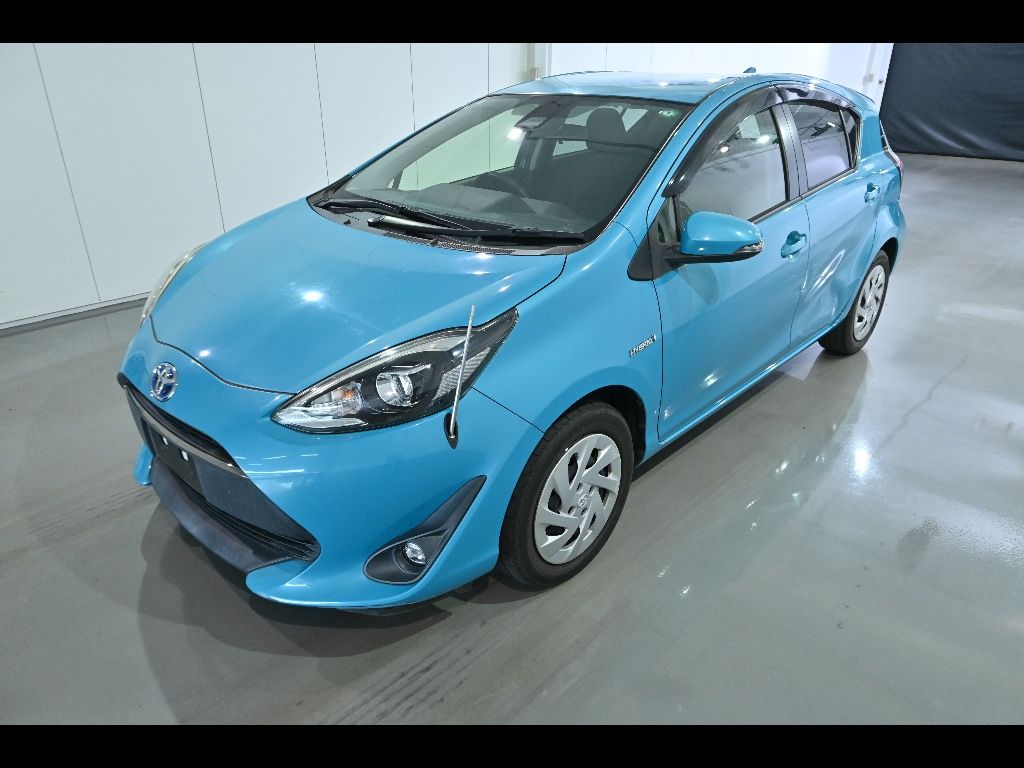 2017 Toyota Aqua S auction photo 4