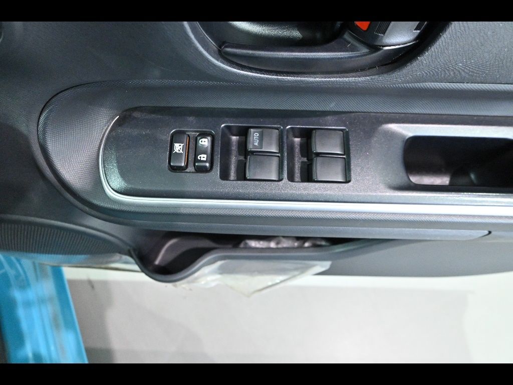 2017 Toyota Aqua S auction photo 12