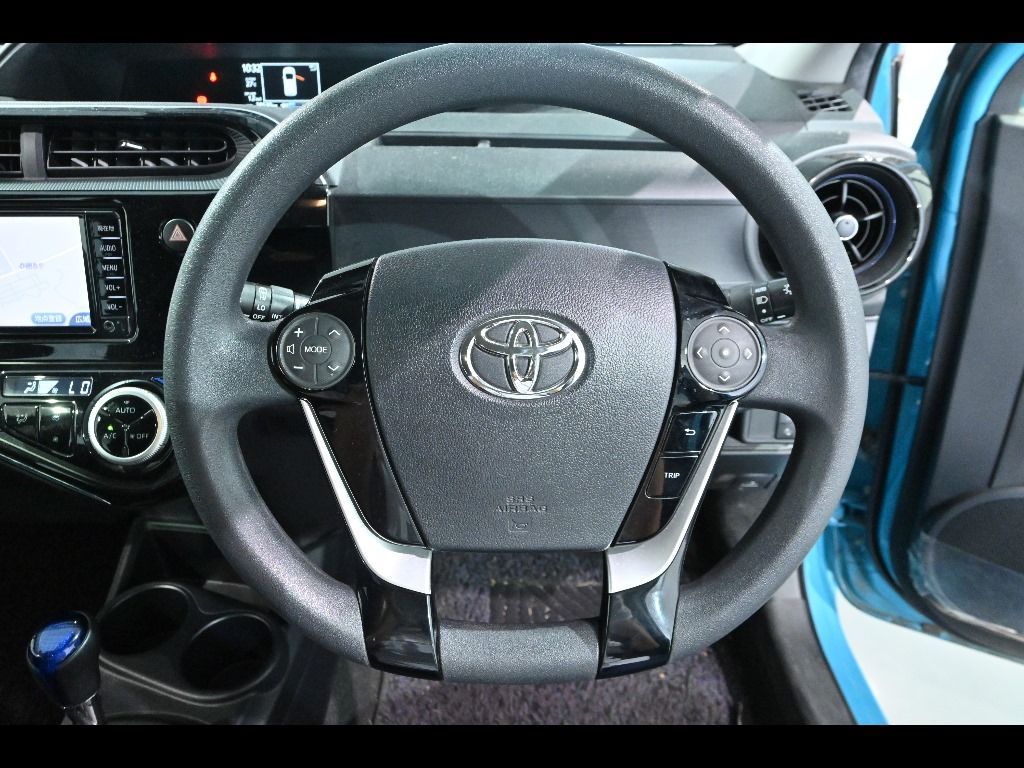 2017 Toyota Aqua S auction photo 10
