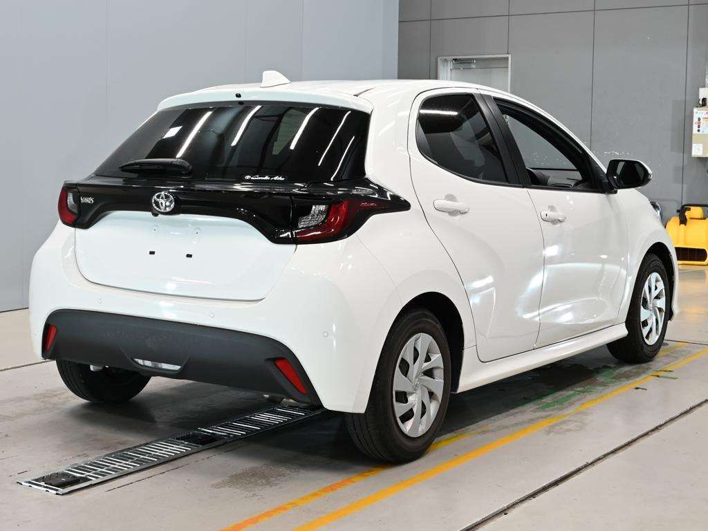 2022 Toyota Yaris X auction photo 2