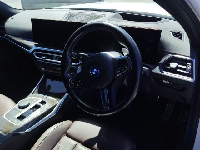 2023 BMW 3 Series 330E Mスポーツ auction photo 3