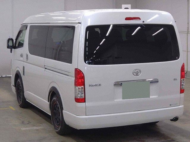 2022 Toyota Hiace GL 4WD auction photo 2
