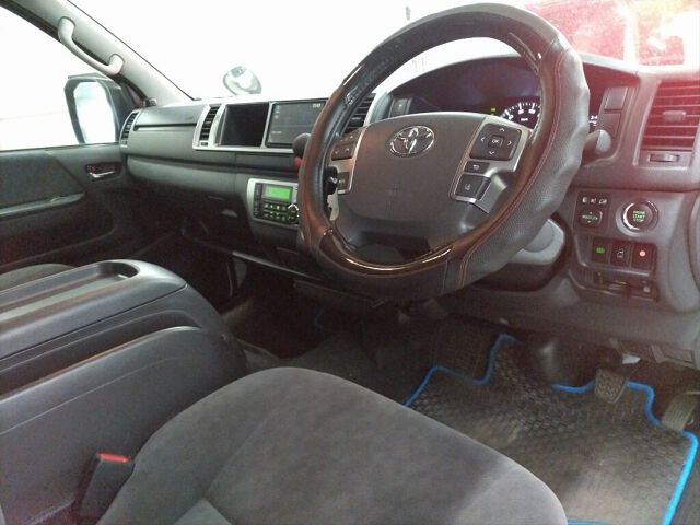 2022 Toyota Hiace GL 4WD auction photo 3