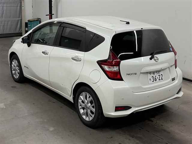 2019 Nissan ノートeパワー eパワーX auction photo 2