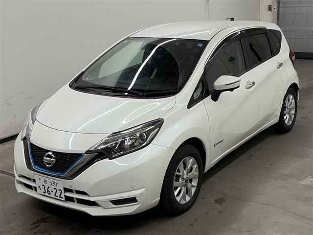 2019 Nissan ノートeパワー eパワーX auction photo 4