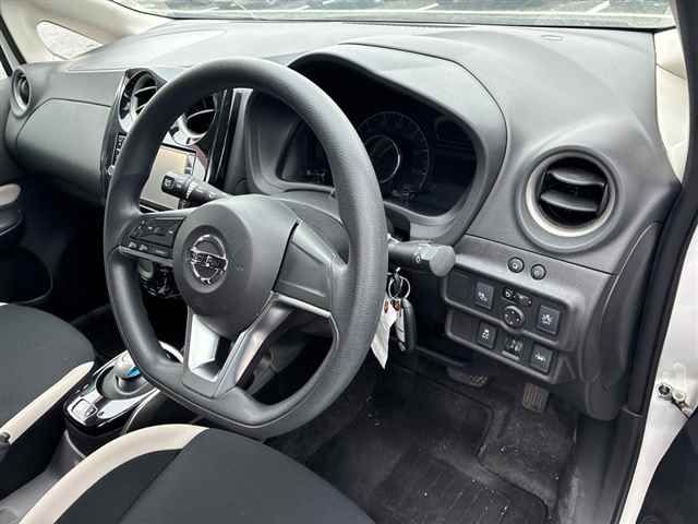2019 Nissan ノートeパワー eパワーX auction photo 3