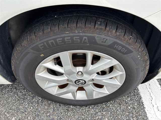2019 Nissan ノートeパワー eパワーX auction photo 8
