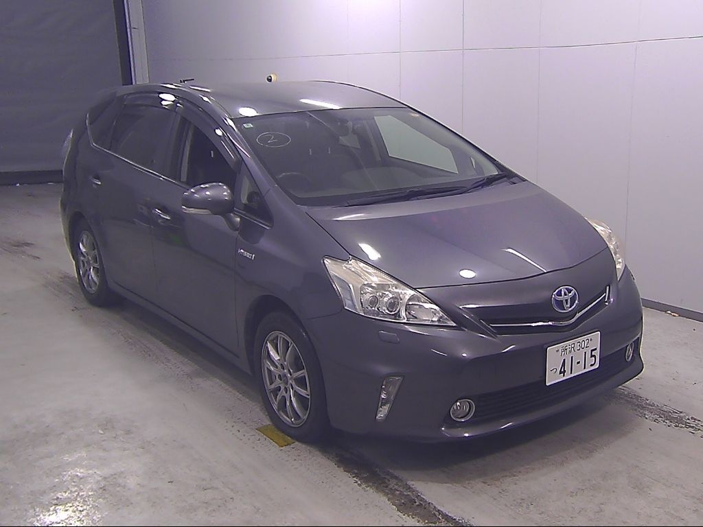 2014 Toyota Prius Alpha G-Tune Black Japan auction vehicle