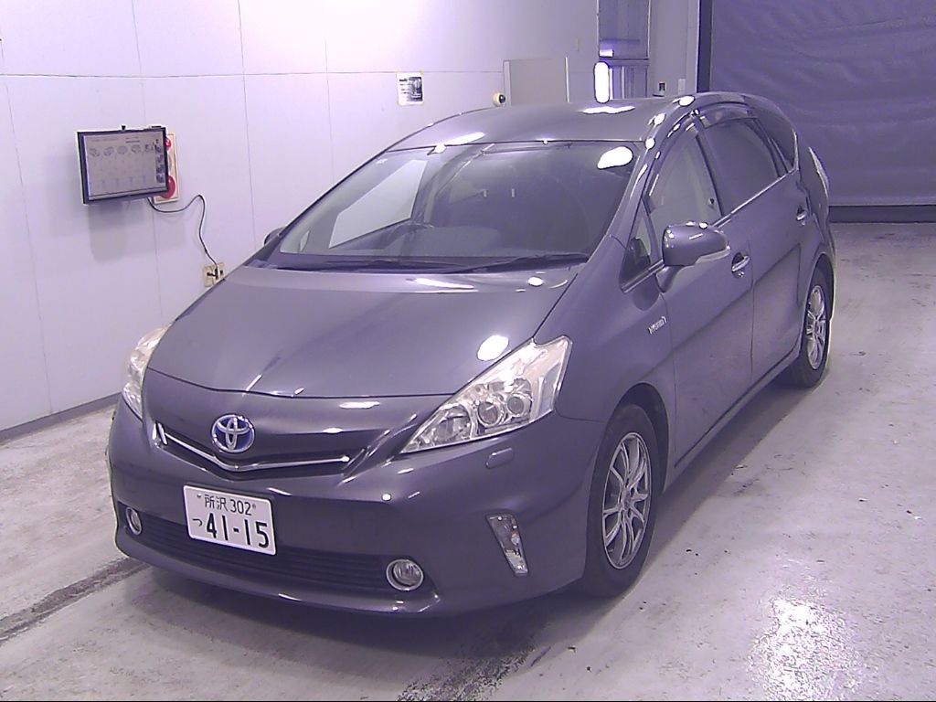 2014 Toyota Prius Alpha G-Tune Black auction photo 4