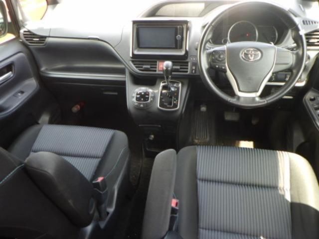 2014 Toyota Voxy ZS Dual Power Slider auction photo 3
