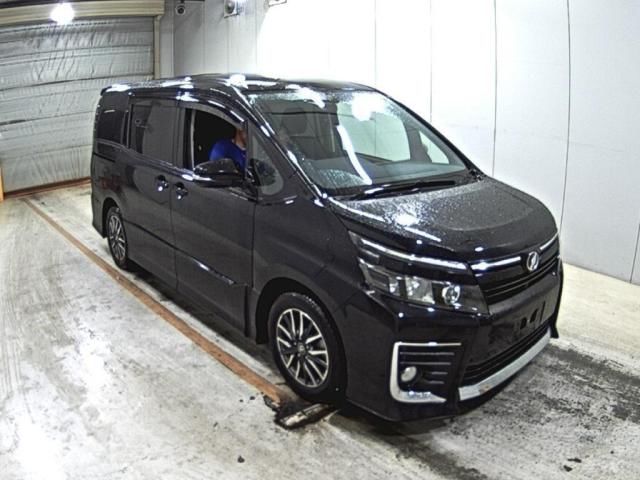 2014 Toyota Voxy ZS Dual Power Slider Japan auction vehicle